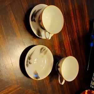 Set of 2 cups and saucers